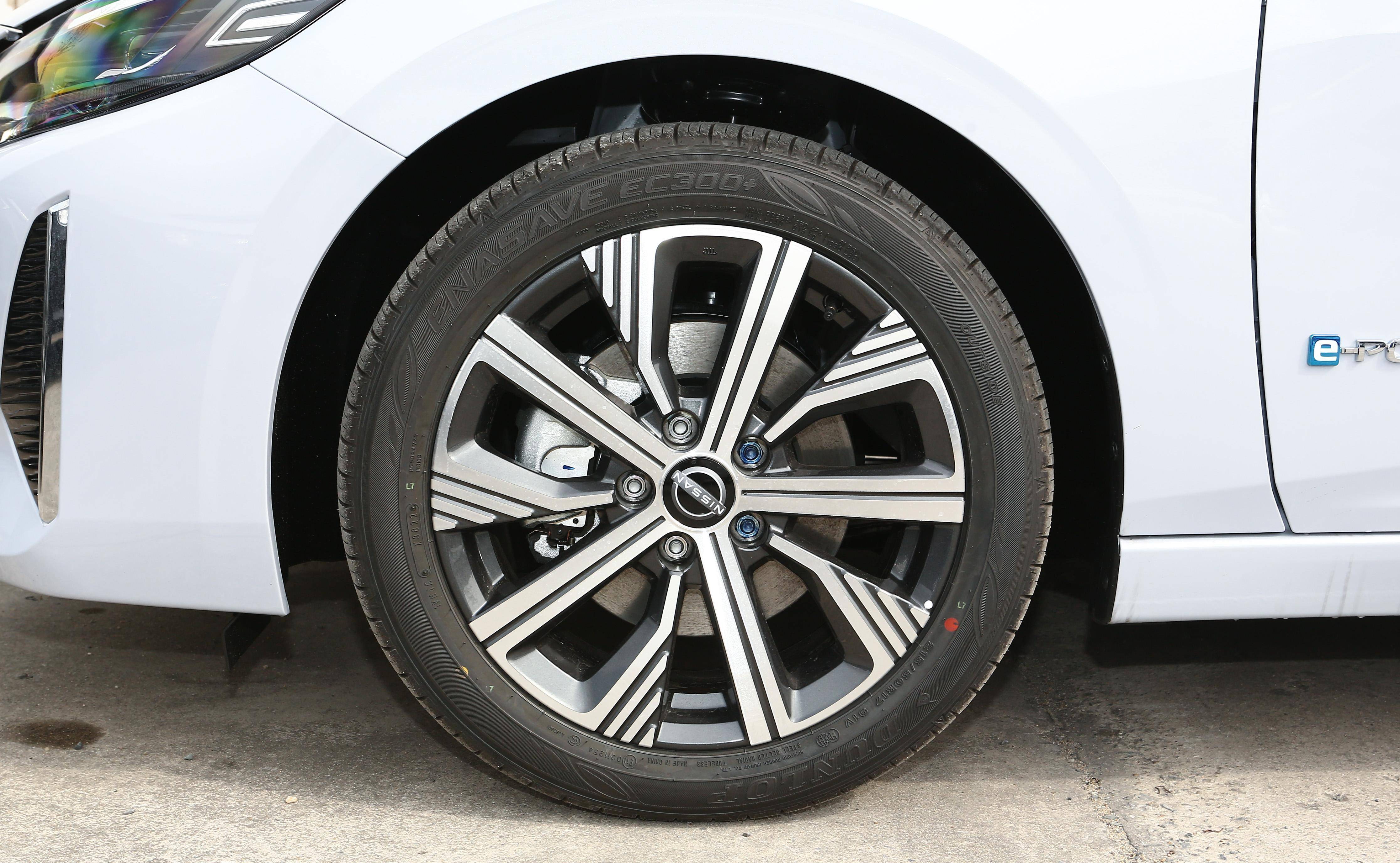 东风日产轩逸经典配的什么轮胎?