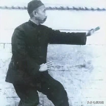 三体式桩功:龙蹲虎坐