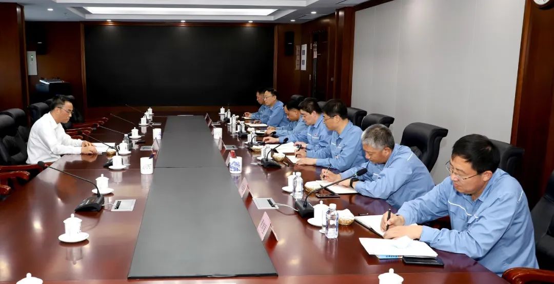 要闻︱凌逸群到齐鲁石化调研指导工作