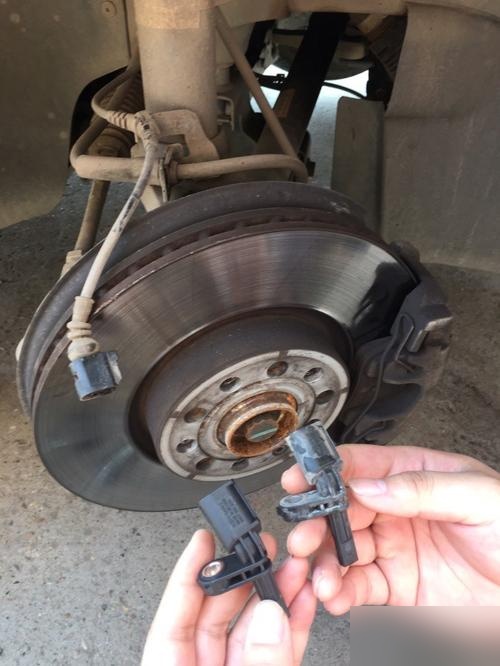 1,虽然abs失效不会影响到正常的刹车功能,但会降低行车过程中的安全性