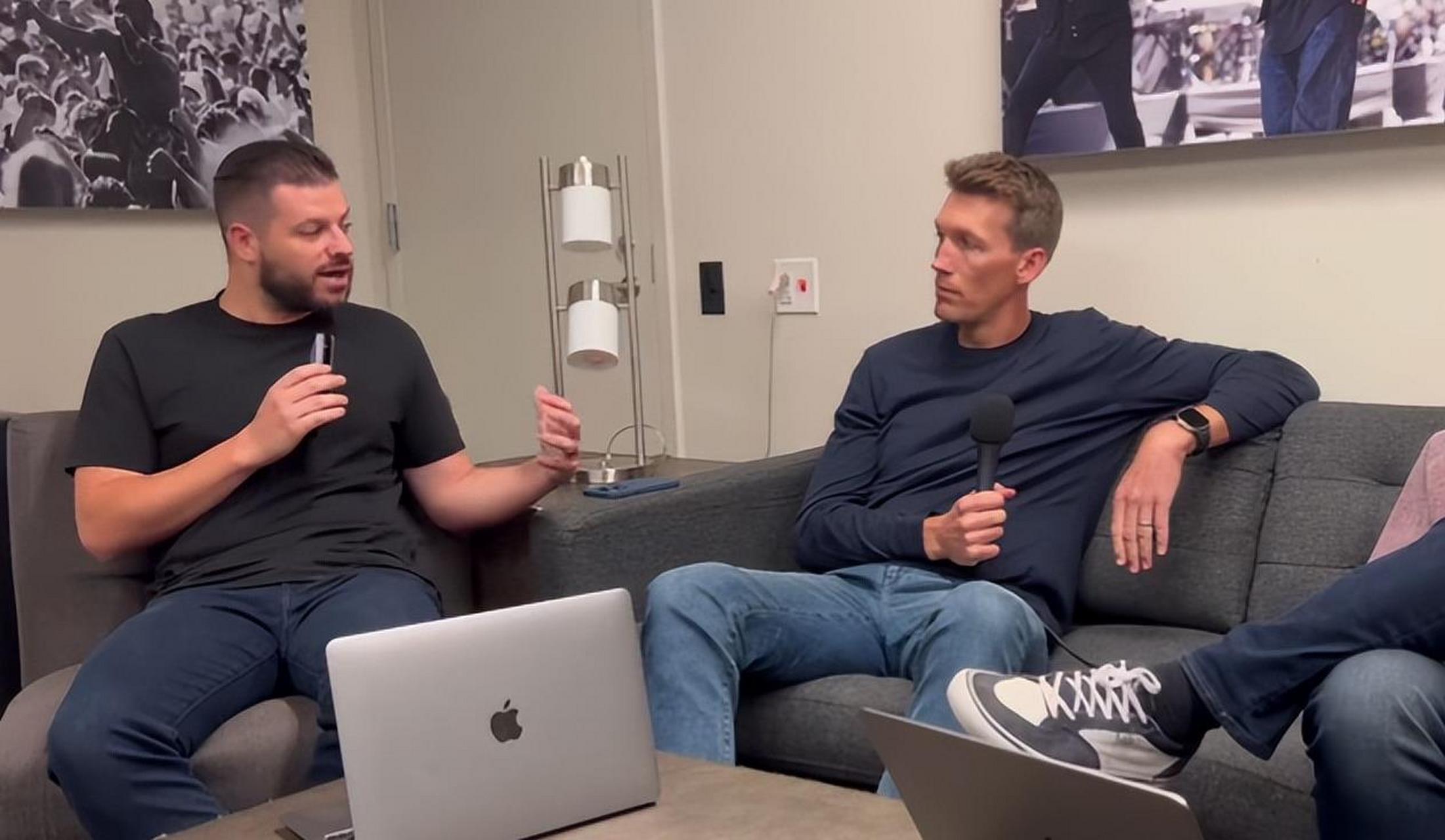 勇士总经理迈克-邓利维接受队记slater采访,谈到了不签大个子的原因