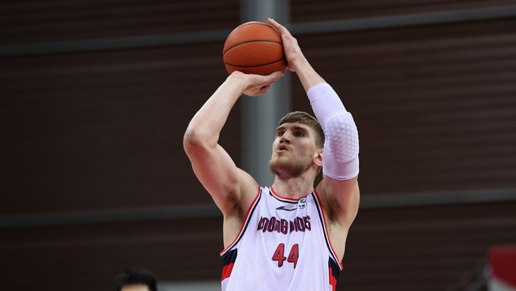 媒体人:上赛季效力于广州男篮的哈斯近期将返回cba联赛