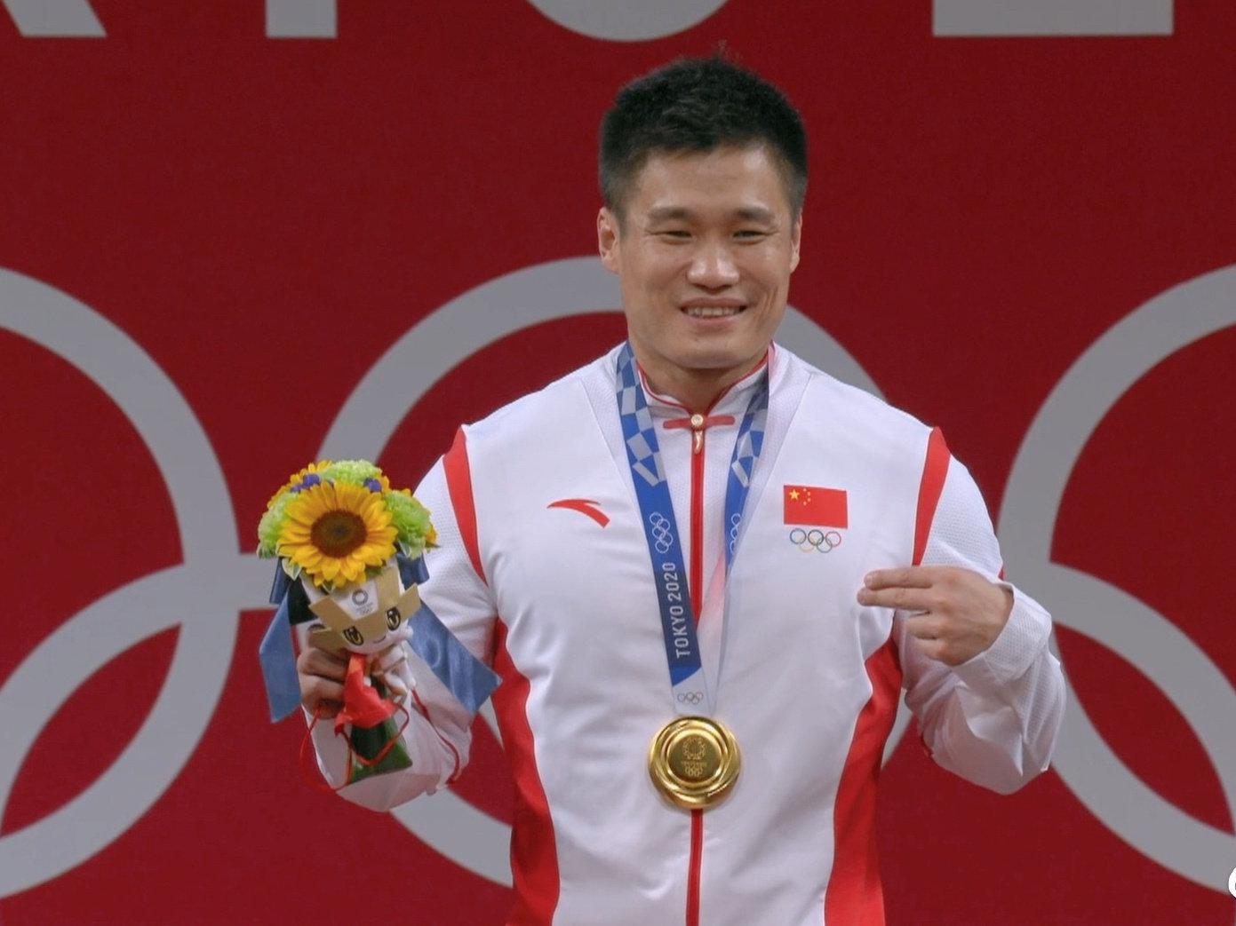 永远的"军神"!吕小军举重男子81公斤级夺冠