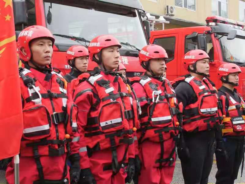 吉林省延边朝鲜族自治州消防救援支队开展"党旗在基层一线高高飘扬"