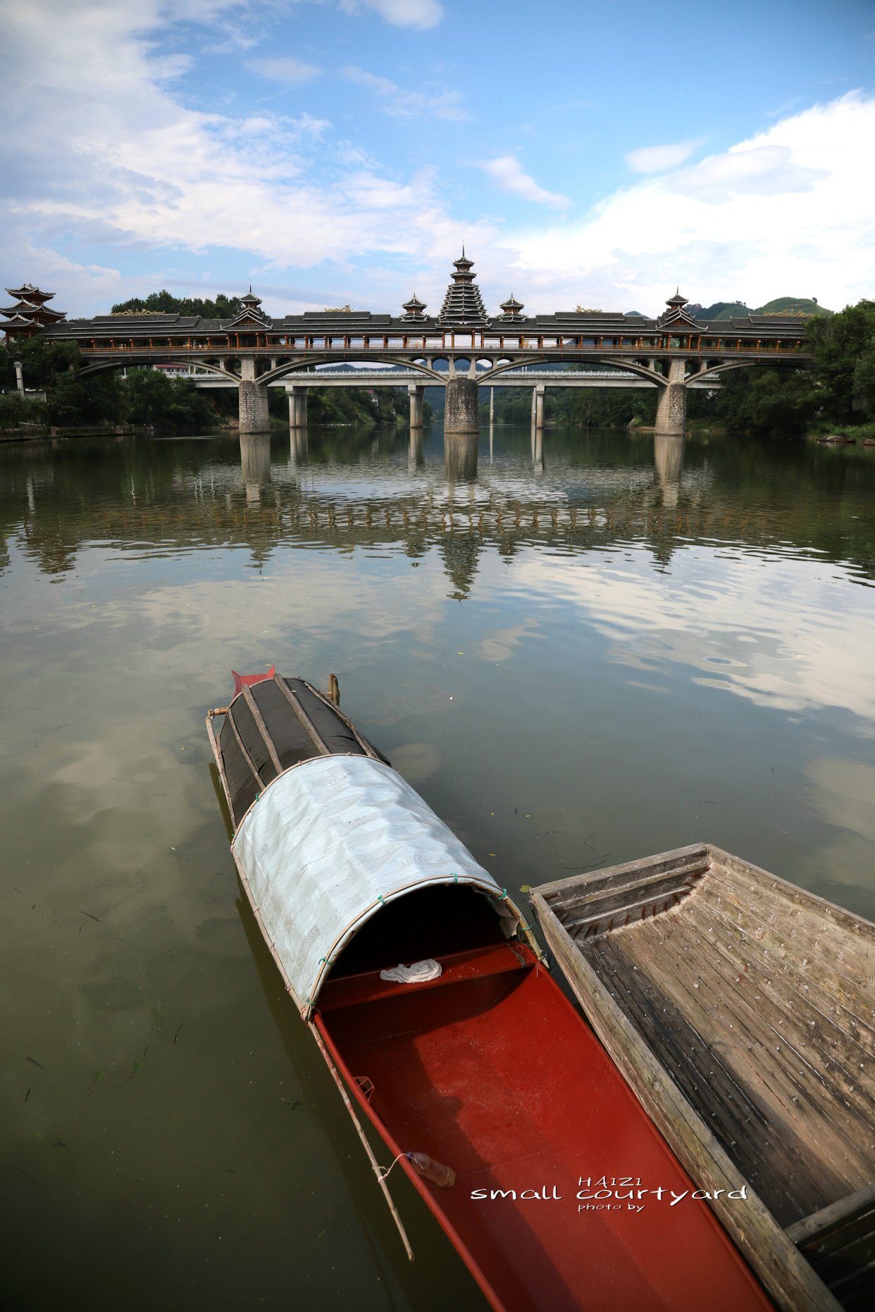 初夏时光,靖州城的渠江上有一座别样的浮桥