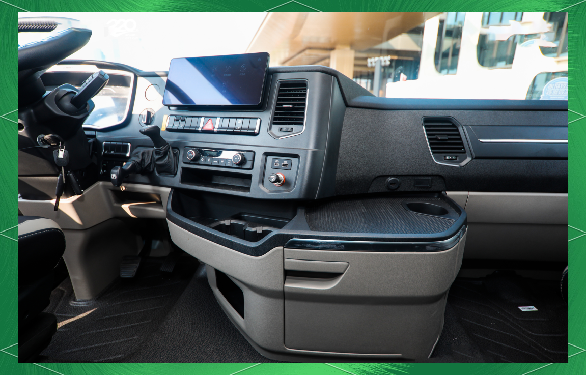 豪沃ts7燃气重卡:动力,驾驶,安全全面革新,引领物流行业迈向高效,舒适