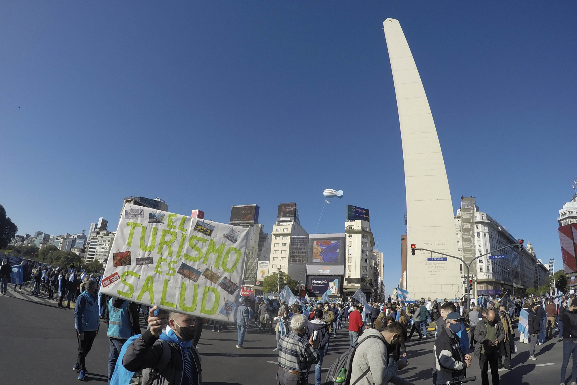 阿根廷新冠肺炎确诊病例累计近30万 政府担忧游行活动将加剧病毒传播