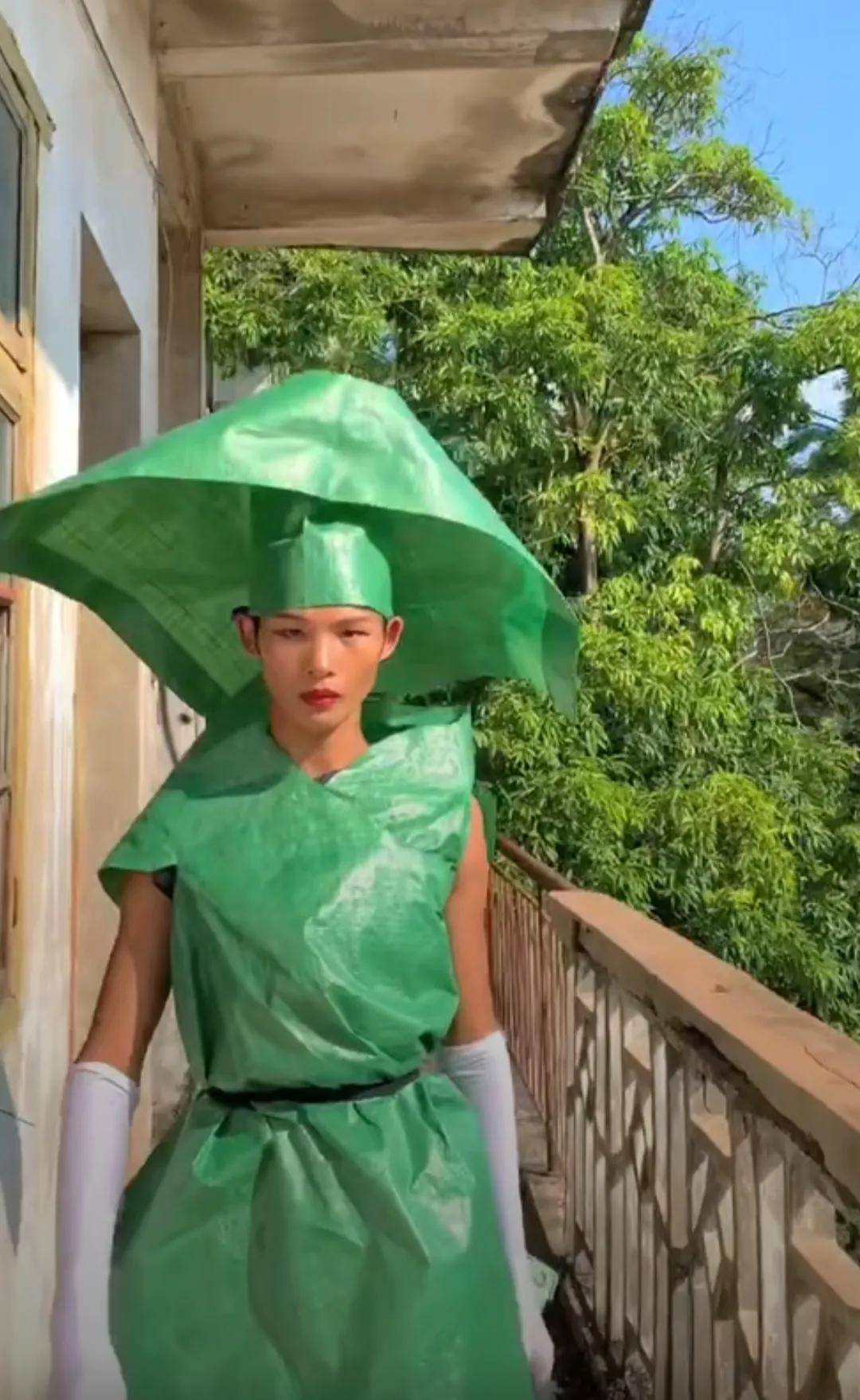 "农村野模"陆仙人登上巴黎时装周,气质不输国际超模