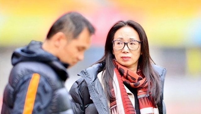 黑龙江女首富戴秀丽:身价95亿却惨遭离婚,英国丈夫:厌倦太富裕