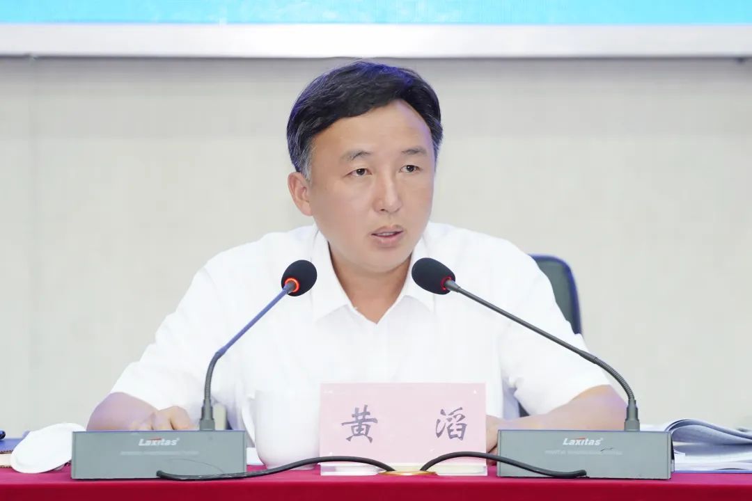 黄滔主持召开市第二届人民政府第25次常务会议