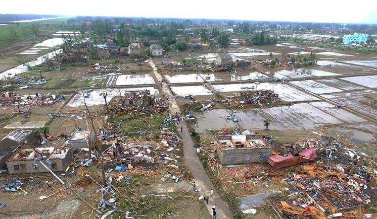 江苏盐城大丰区遭受强对流天气影响,出现龙卷风灾害