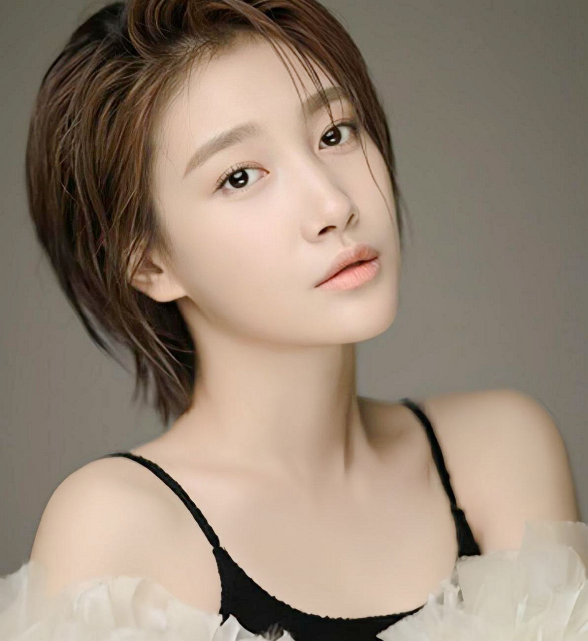 啜妮,一个被低估的演员,靠着陈道明的"好,我推荐她"五个字,她的剧约