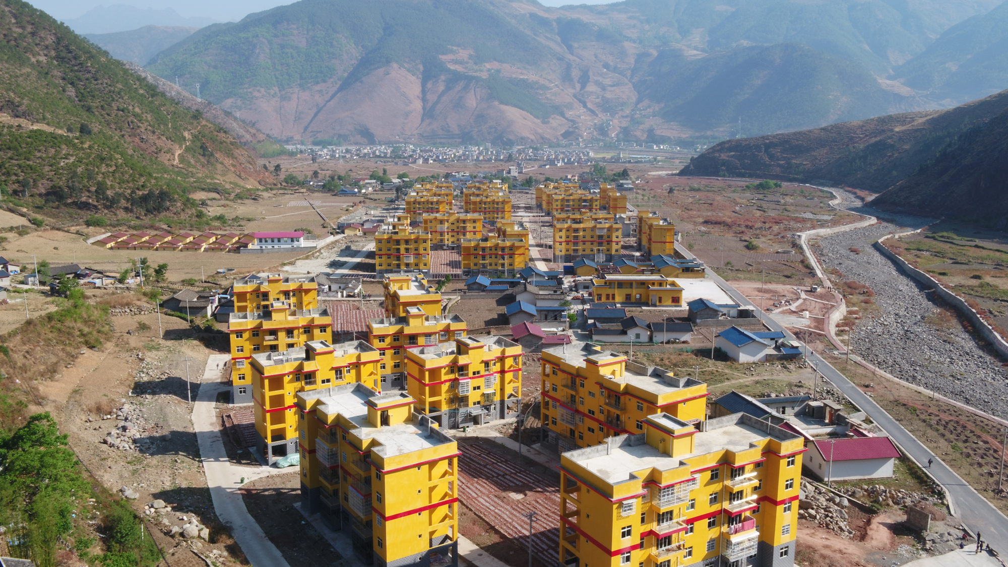 「凉山新闻网」四川喜德县孙水河岸掀起土地整理热潮 描绘乡村振兴新