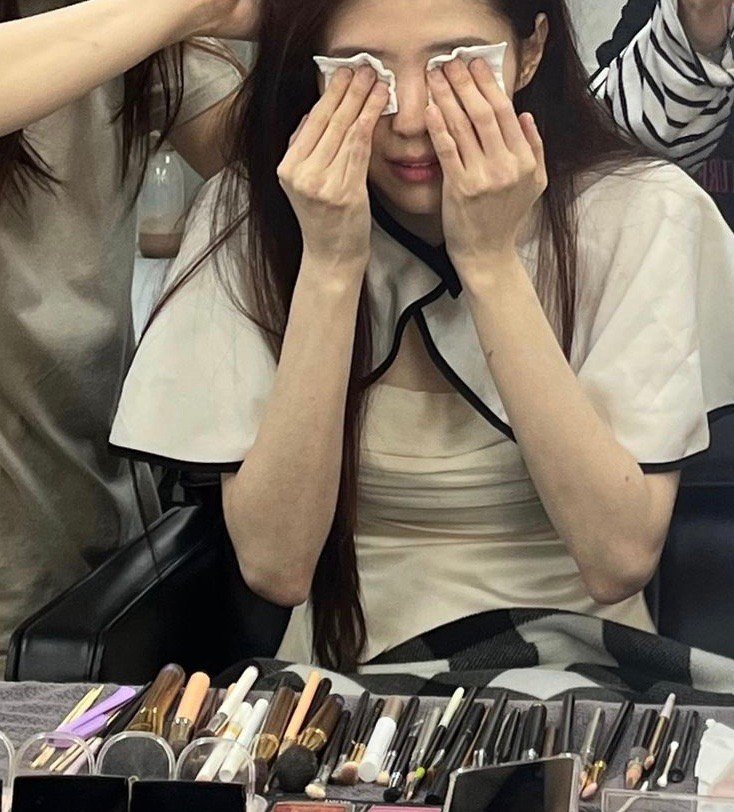 韩素希再秀tattoo,独一无二的氛围美女