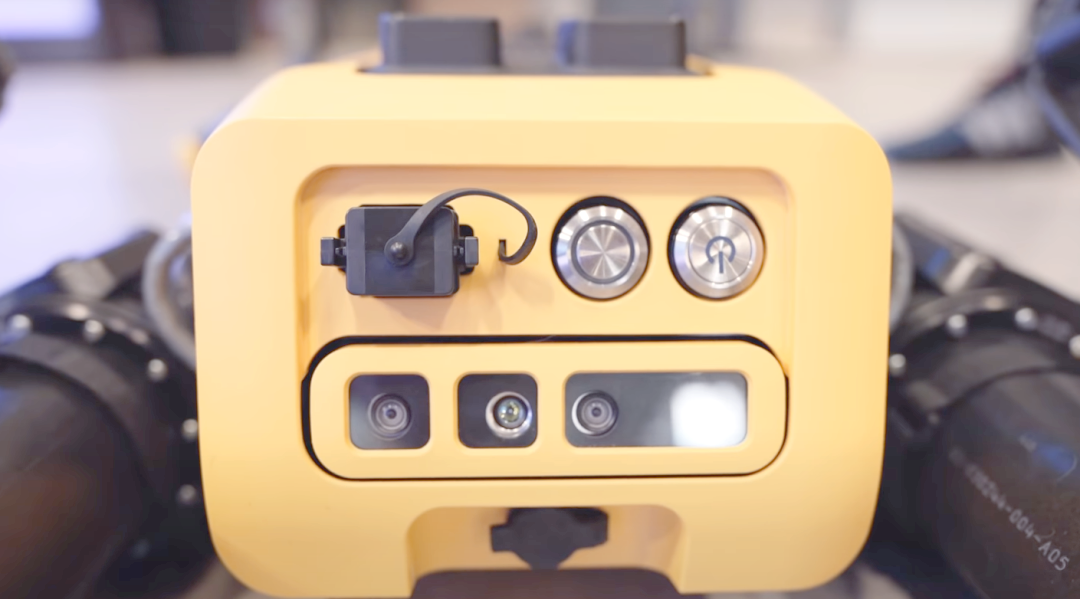 波士顿动力狗开箱实测:除了踮脚转身,还能鬼步舞和撒娇"装死"