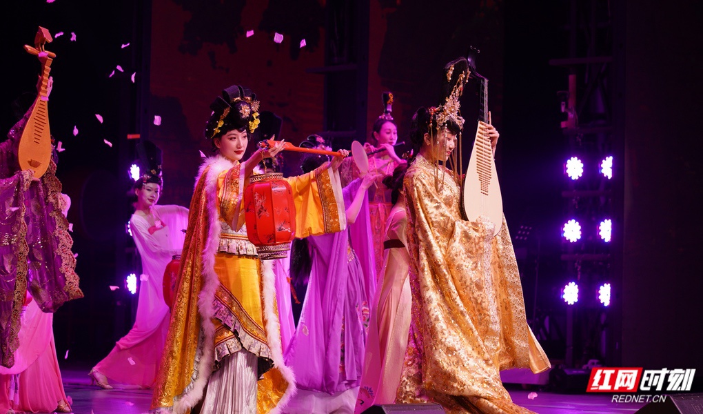 琴岛演艺元宵开演 长沙老牌演艺迎春天