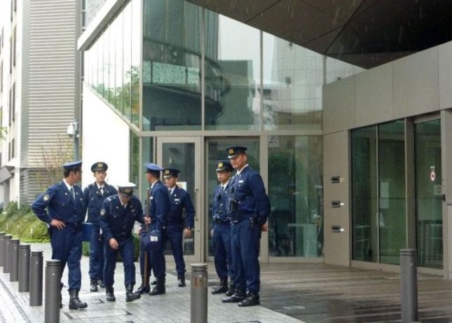 突发!日本首相官邸,一名年轻警察饮弹自尽!