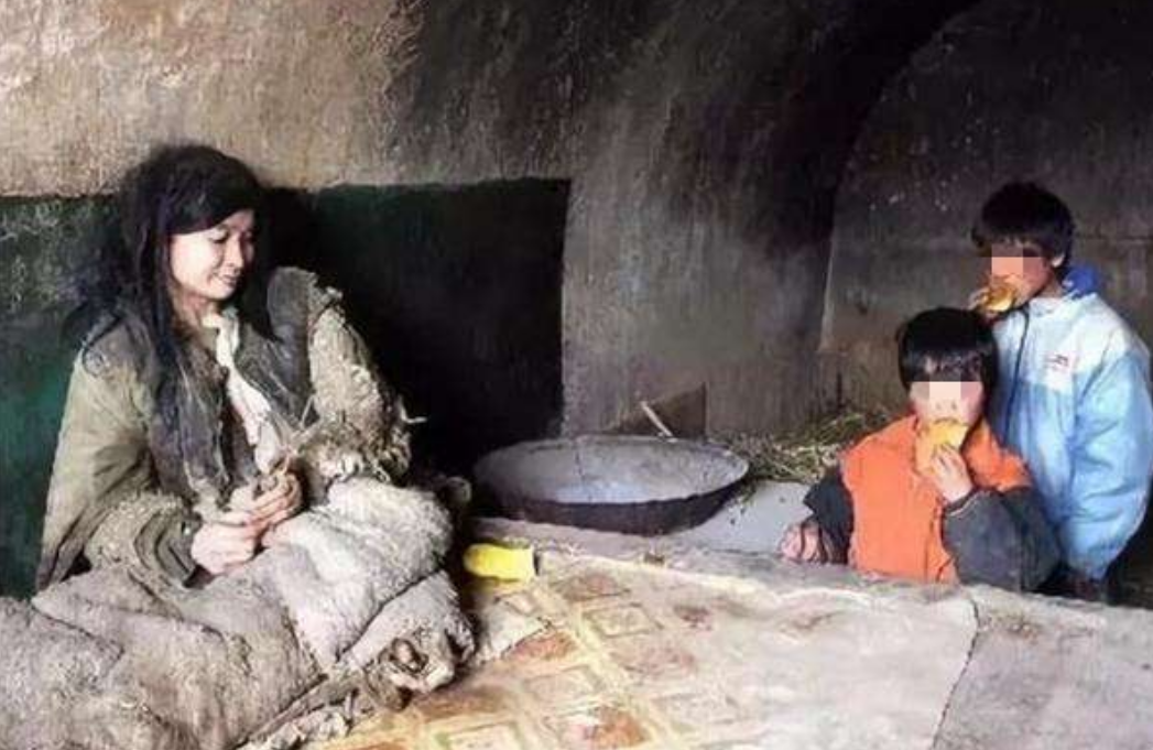 13年前,4次被拐卖到内蒙古的四川女孩曹小琴,被救出后目光呆滞