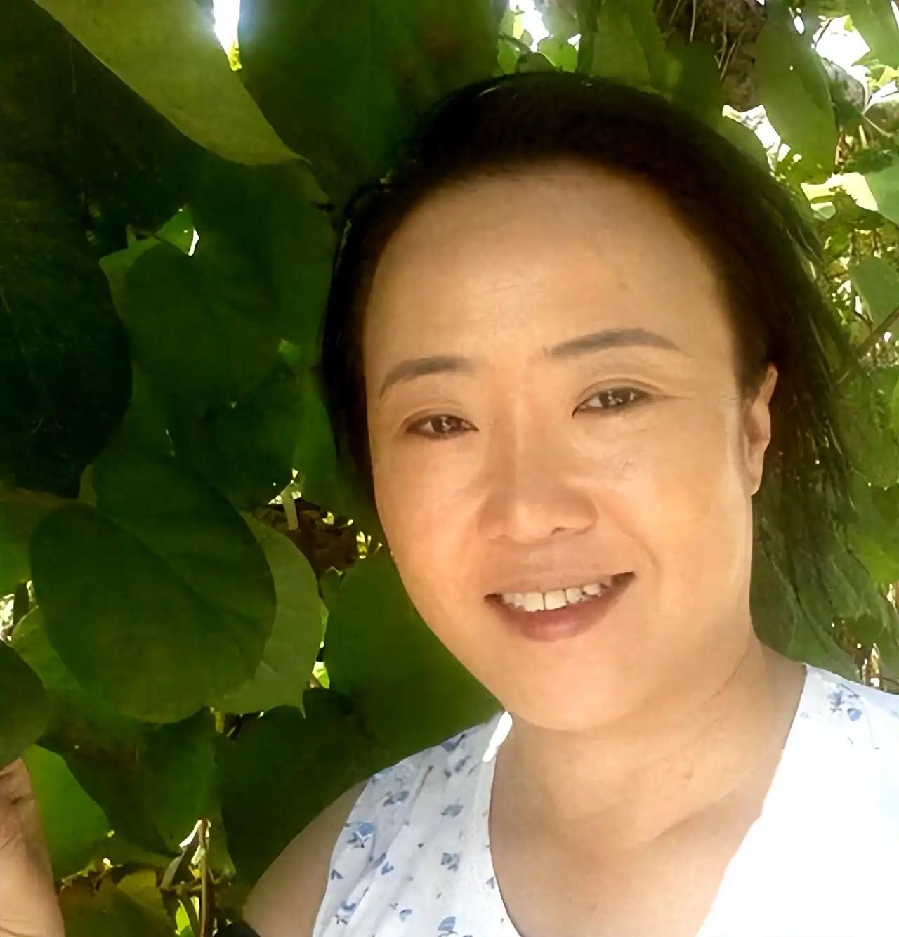 孙立荣:赵本山的首位女徒弟,上过春晚,嫁富豪丈夫被宠成公主