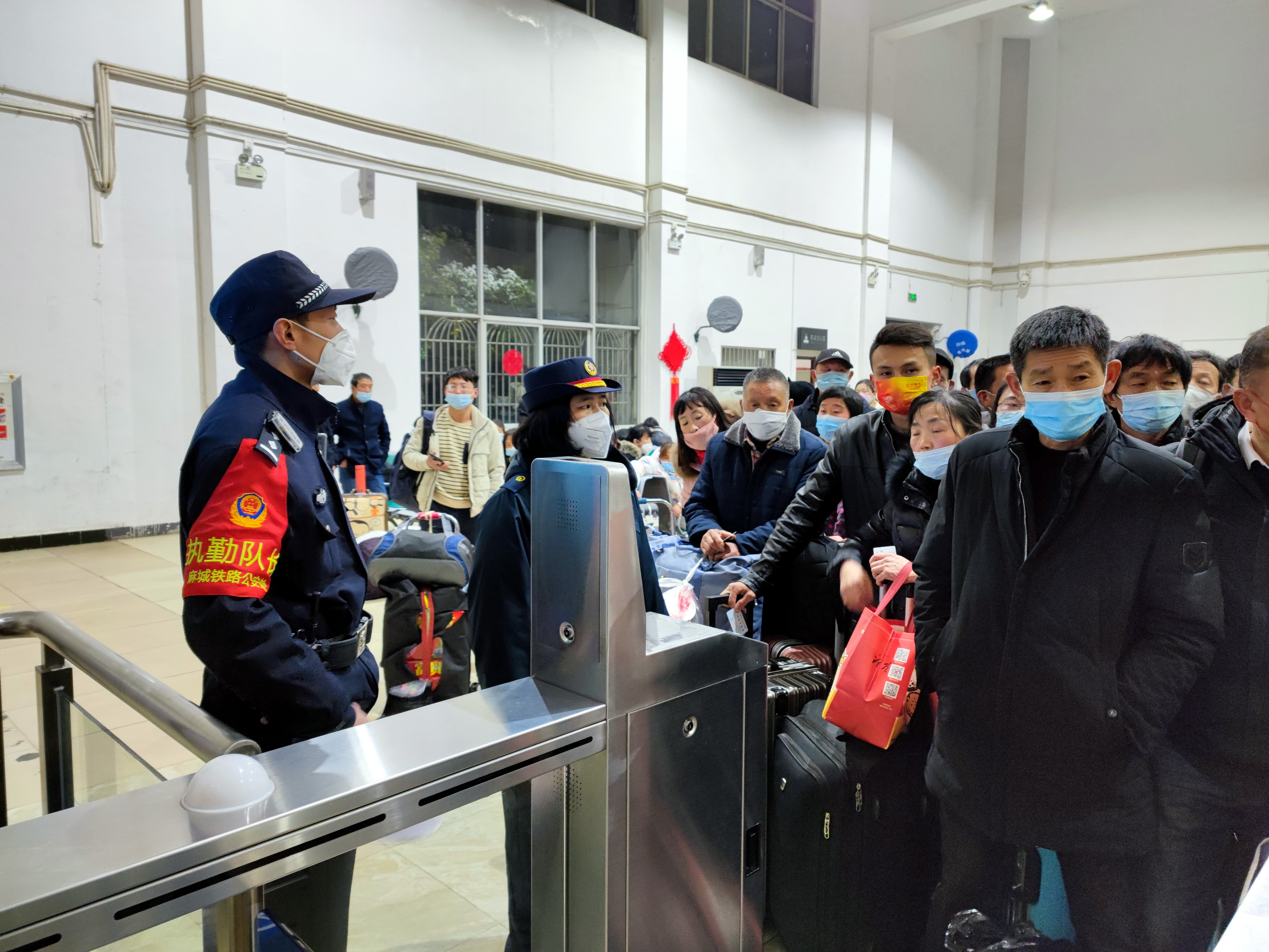 商城站派出所全力确保返程客流高峰期间铁路运输畅通