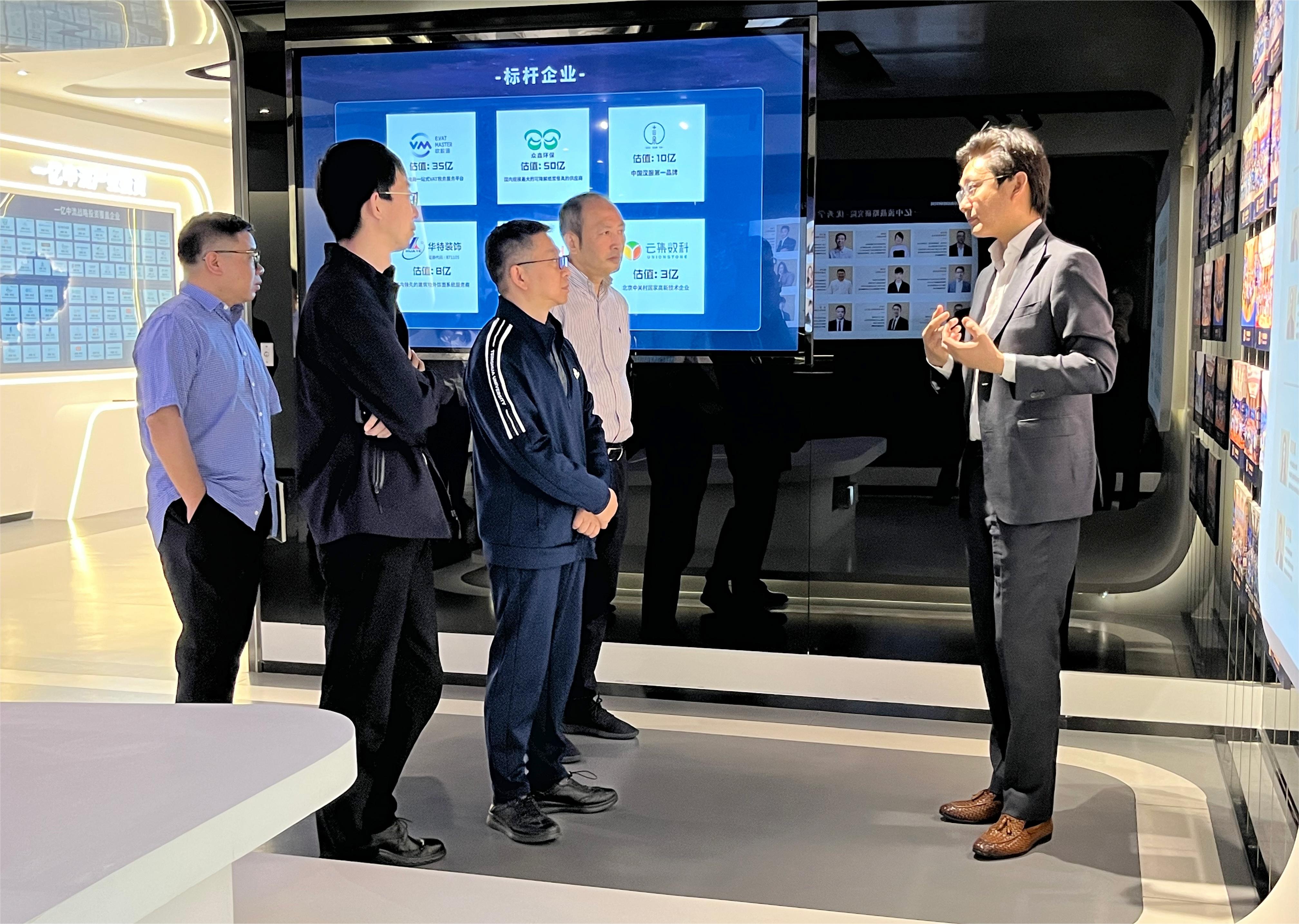 浙江清华长三角研究院党委书记,院长黄开胜一行莅临一亿中流考察