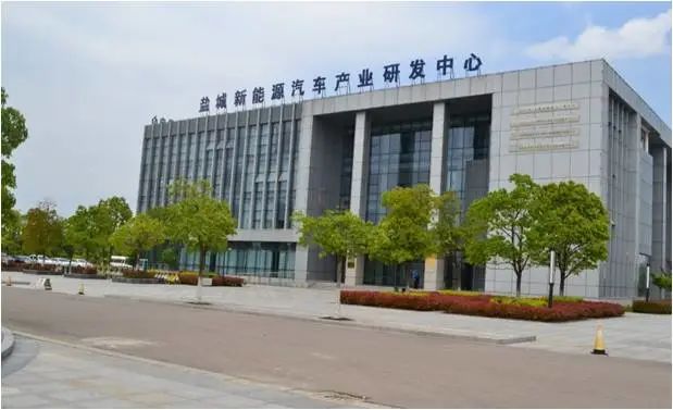 汽宇不凡车载梦想汽车工程学院欢迎你