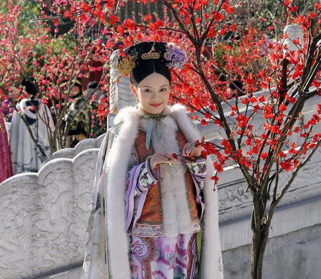 电视剧《甄嬛传》中曹贵人向河里扔石头是什么目的