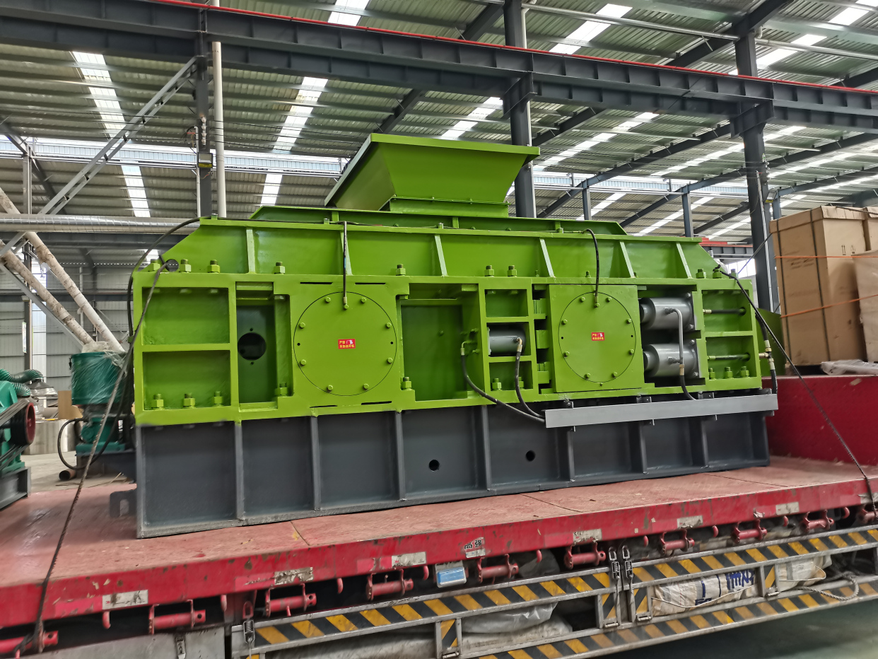 时产200吨液压对辊制砂机选哪个型号合适,多少钱一台?