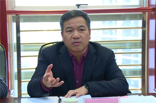 段伟长调研县金融办工作