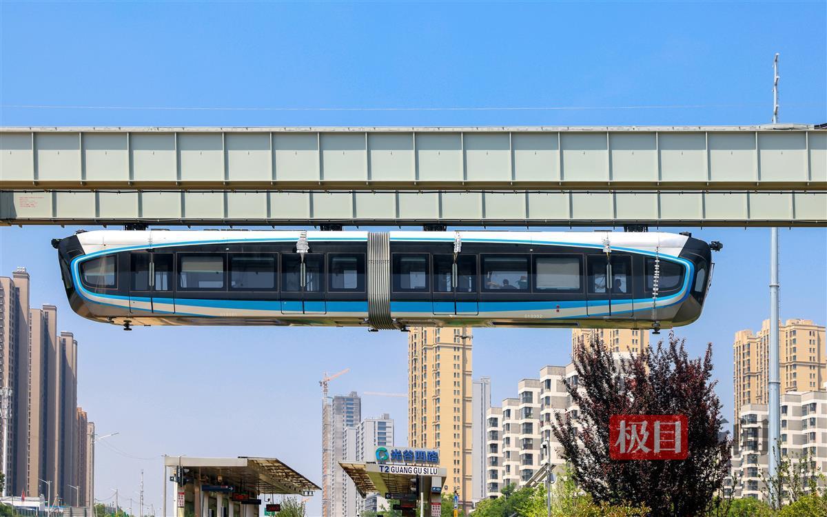 武汉"空轨列车"空中试跑