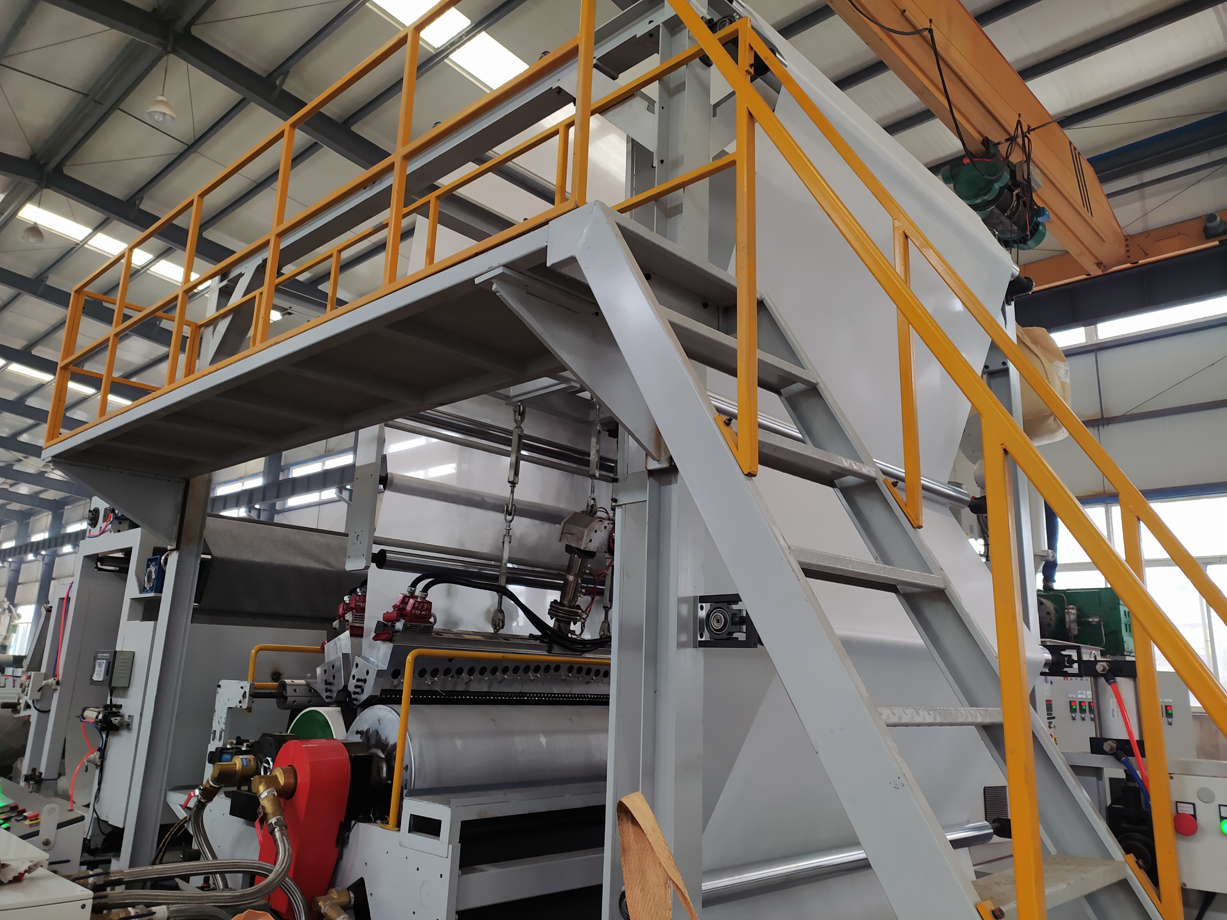 多层压合地毯复合机