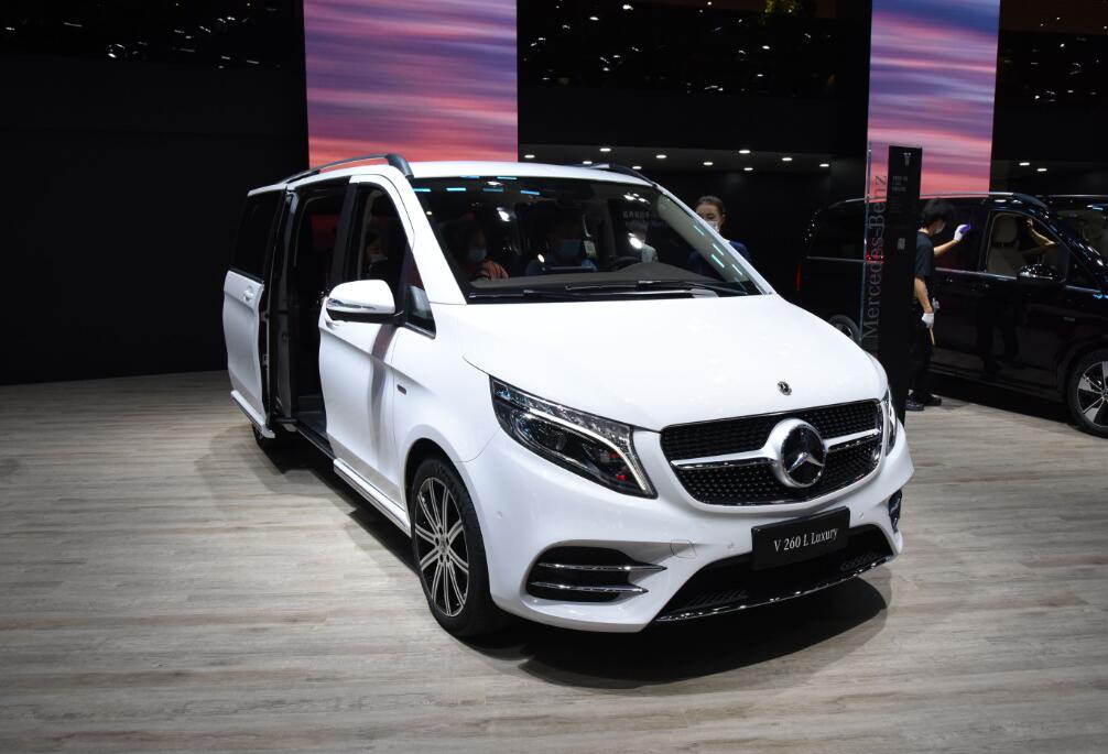 奔驰商务车适合老板身份吗?身份,实用与形象的融合!