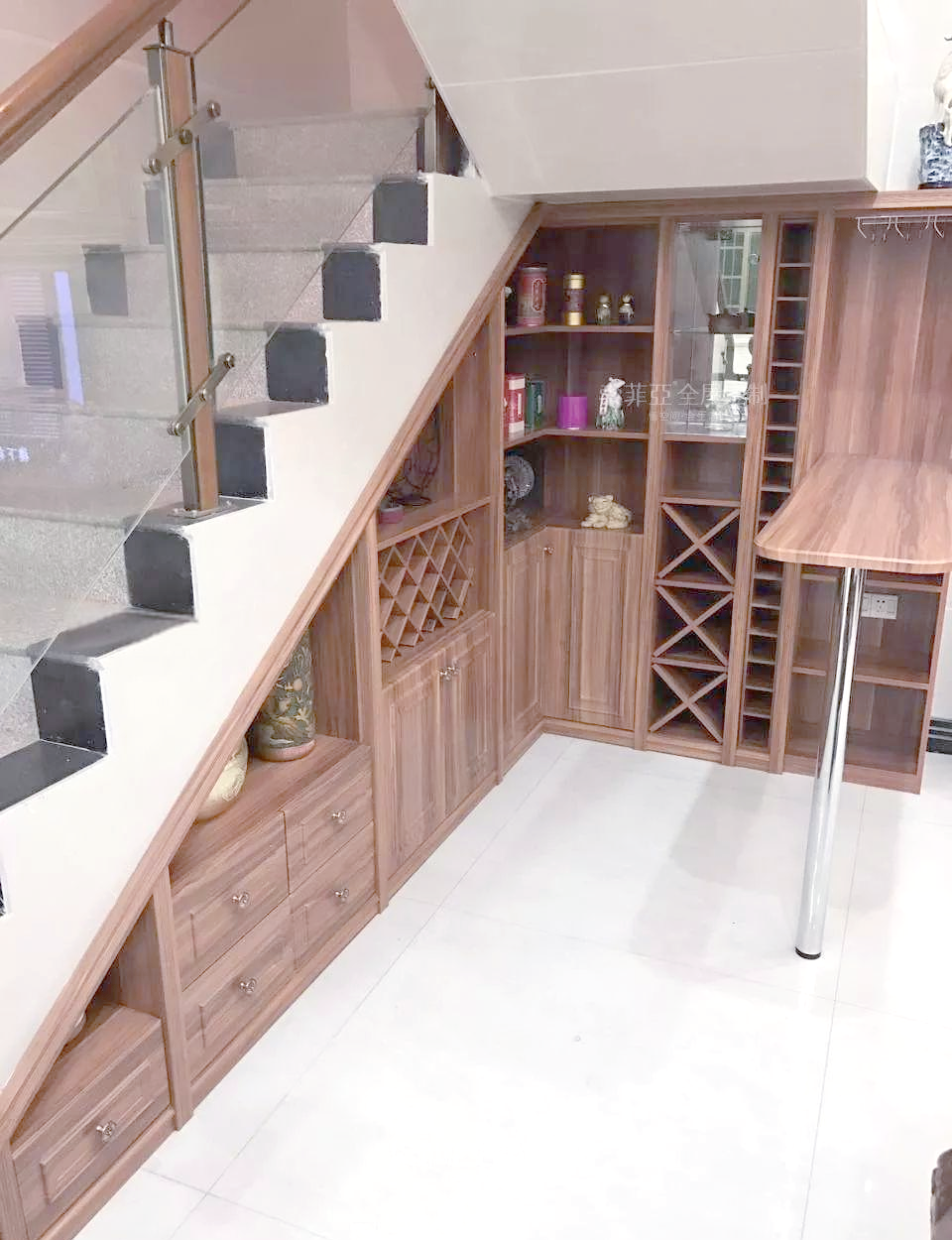 楼梯柜的多种惊艳设计,让楼梯底不再成为杂物堆放处!