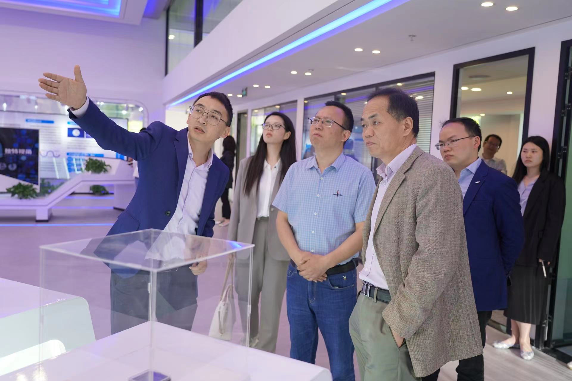 产研融合创智融汇双流区与徐泽水院士团队一行来我司开展对接交流