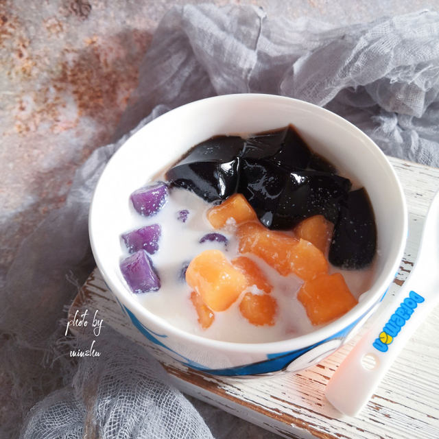 椰汁芋圆仙草冻,夏日简单的甜品,糯糯叽叽,椰香爽滑