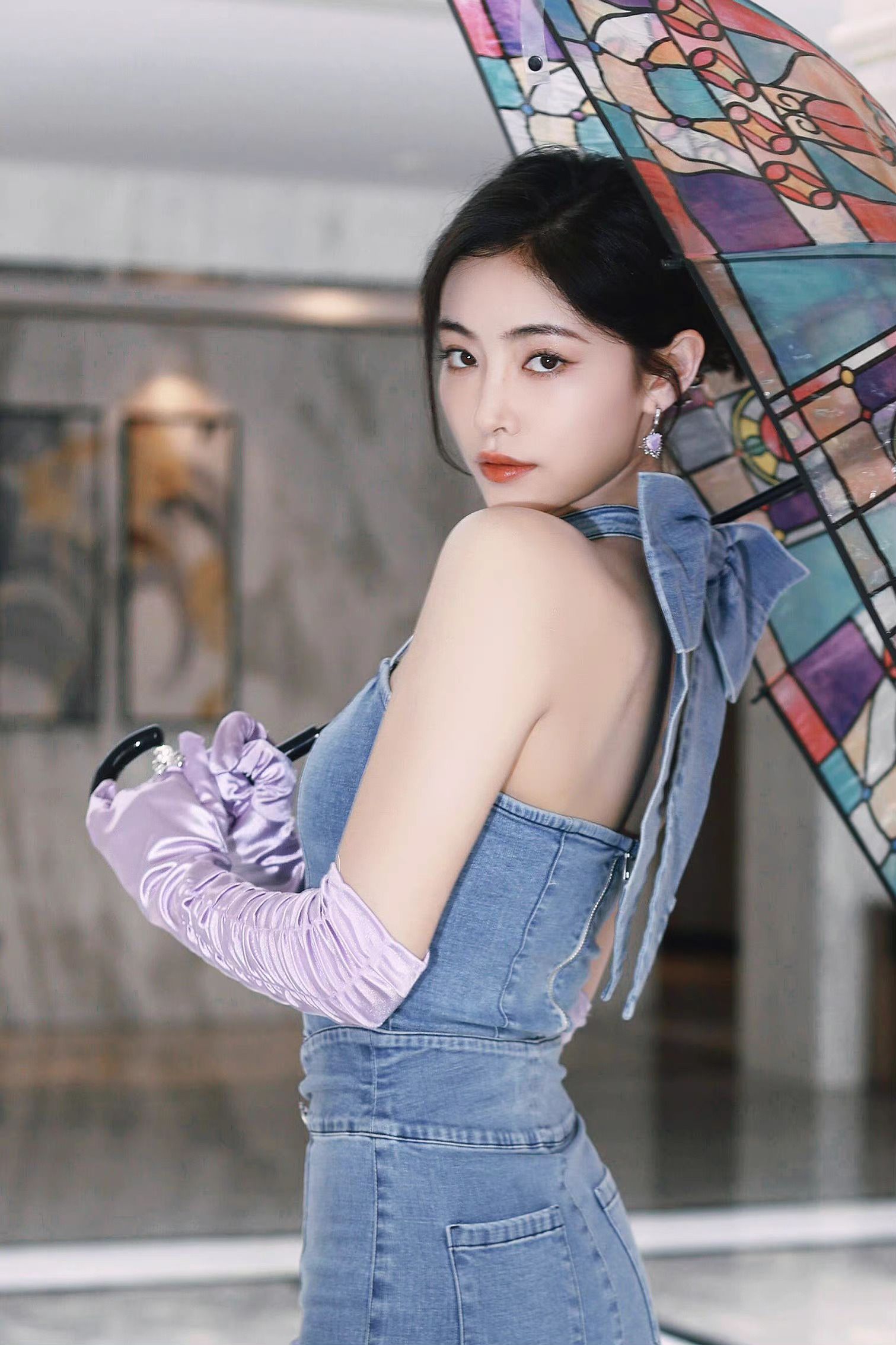 许佳琪蝴蝶结牛仔连体裤优雅写真