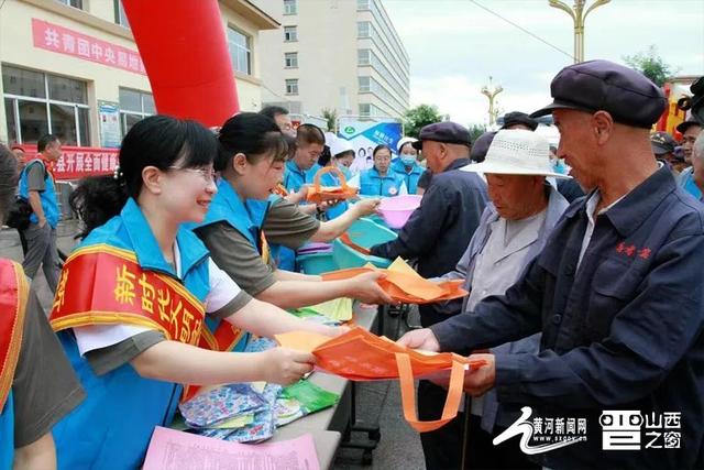 人大代表采风行|刘向荣:用"医者仁心"诠释履职担当