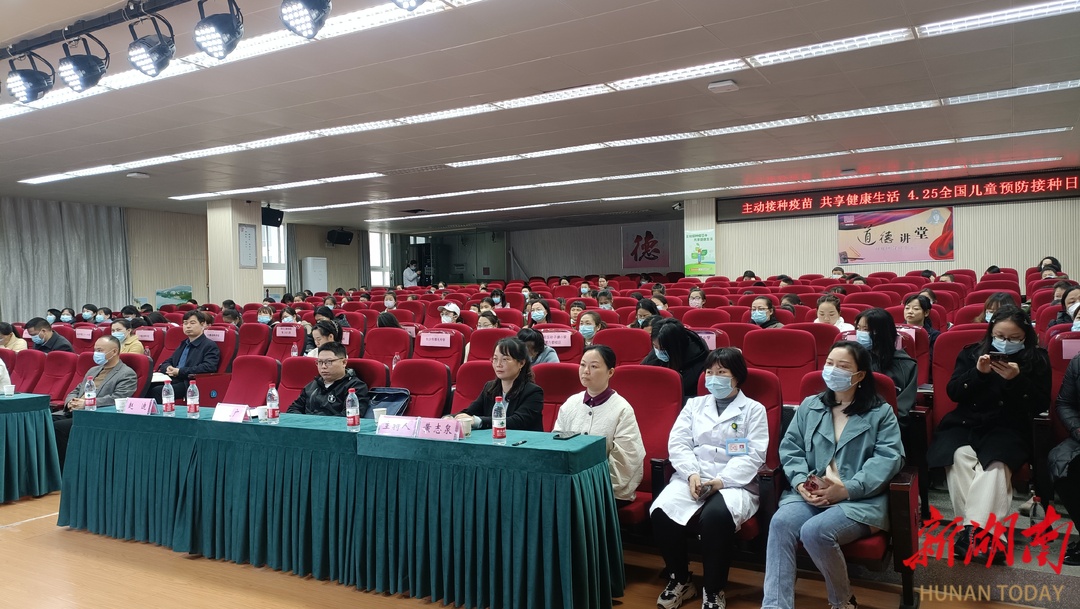 东塘街道举办全国儿童预防接种日现场宣传活动