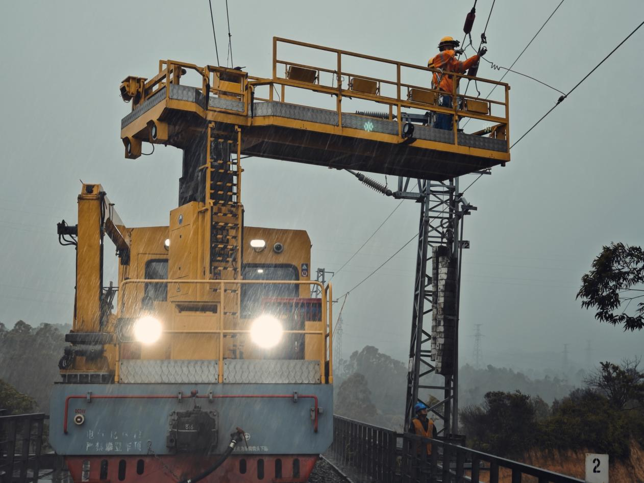 受台风"泰利"影响 国铁南宁局管内69趟旅客列车停运