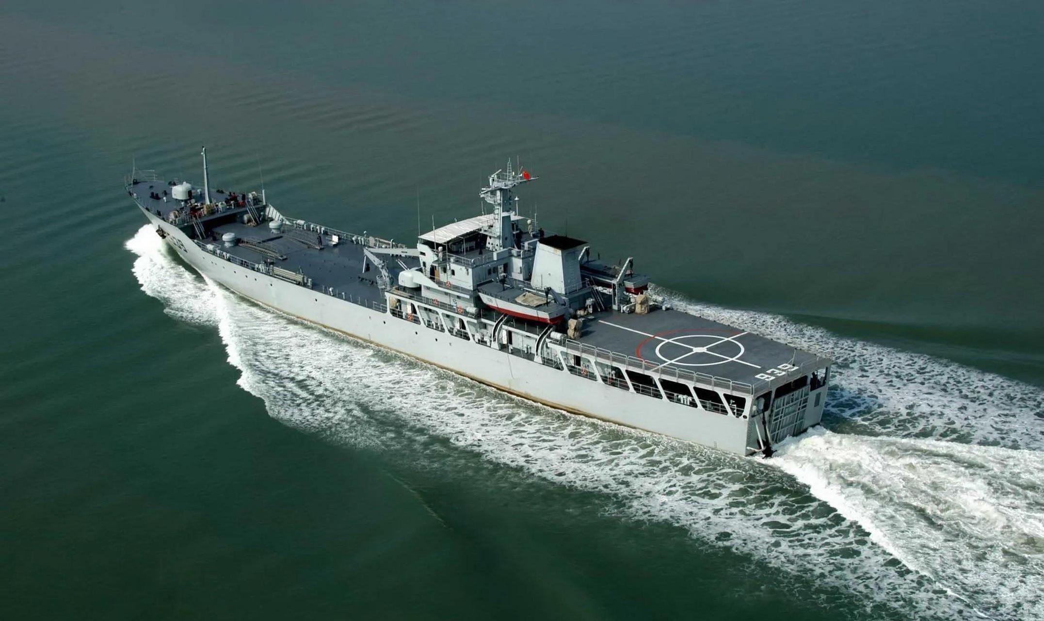 2016年服役的072b型坦克登陆舰 2013年12月5日,美军考彭斯号提康德