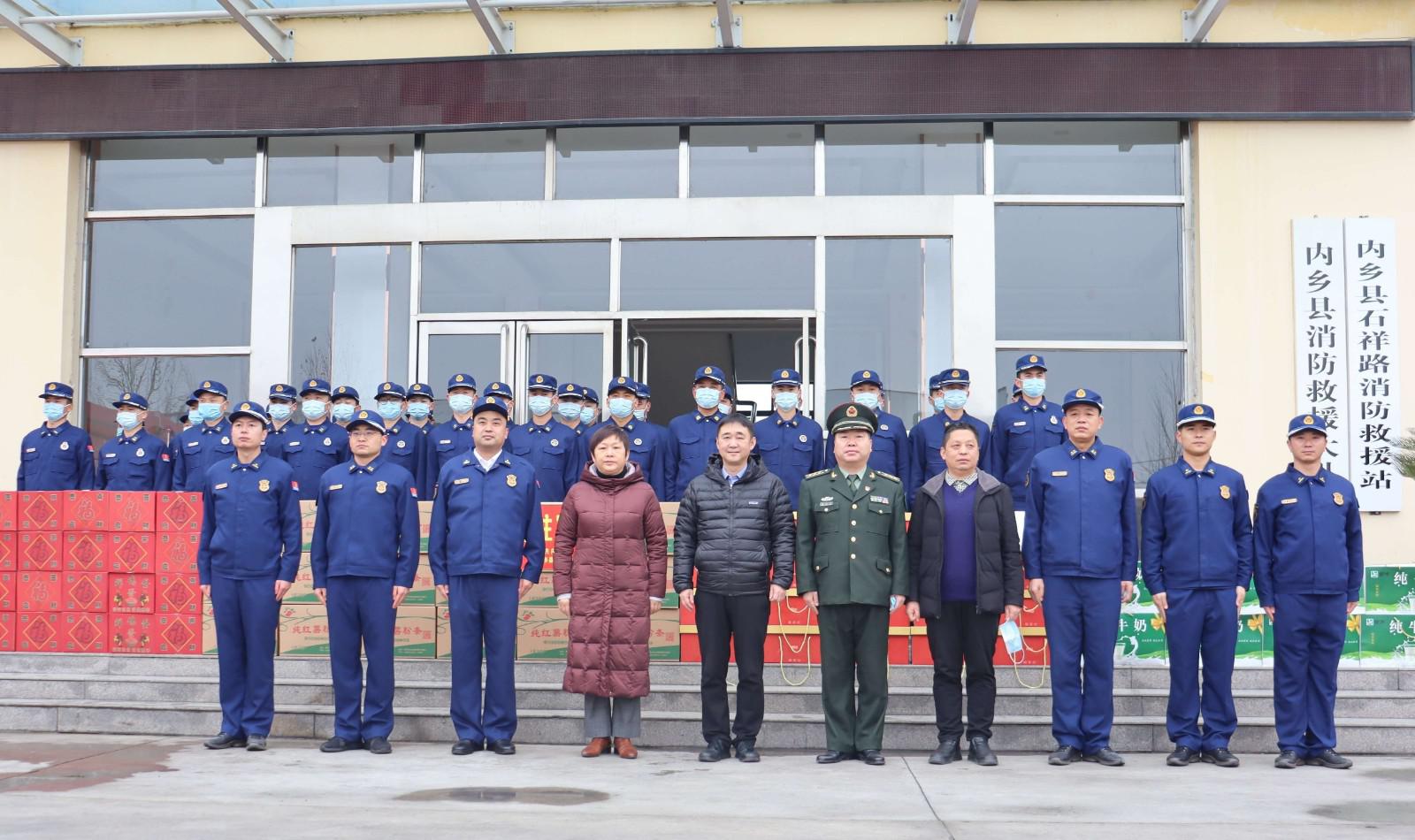 内乡县:县领导新春走访慰问驻军部队