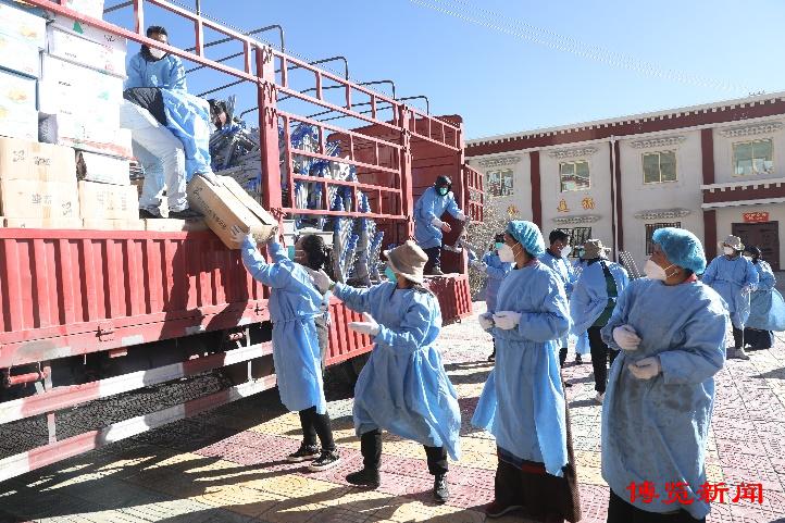 淄博援藏工作组为昂仁小学捐赠600套课桌椅