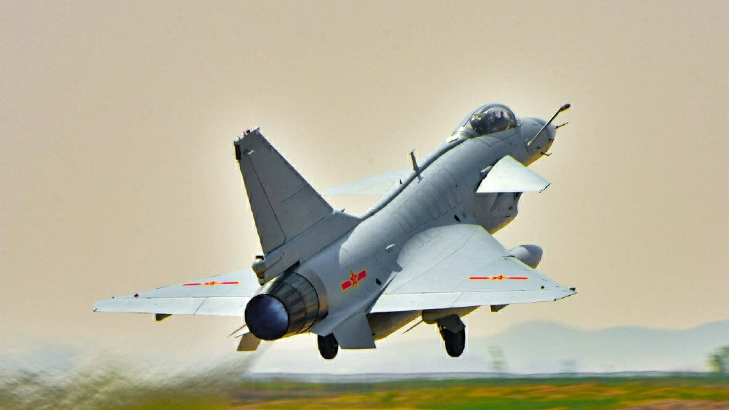 南部战区歼10实弹演练,歼16等携带电子战吊舱无惧域外势力的窥探