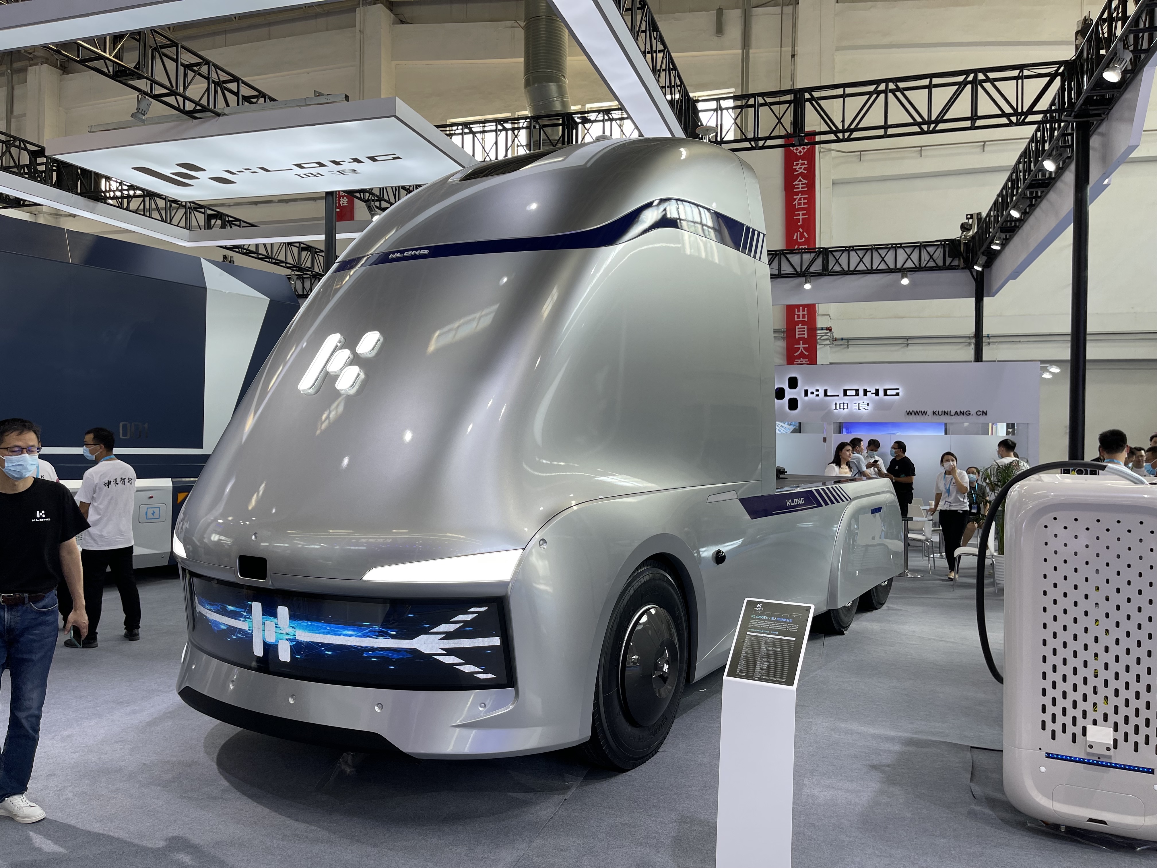 摒弃驾驶室!坤浪科技全新定义无人驾驶商用车!