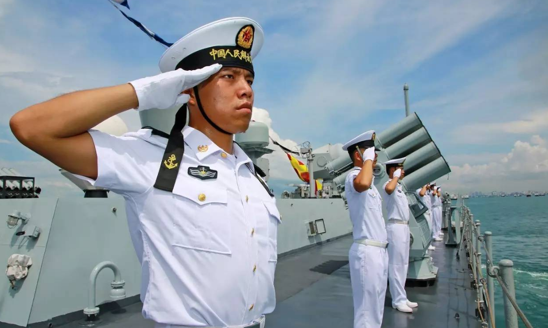 海军帽子上会有两根飘带?这一作用,知道的人不多