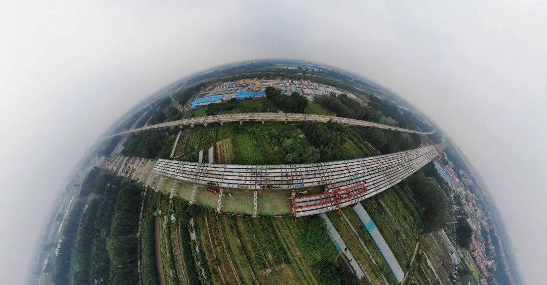 大興區,房山區),向西跨越永定河,地鐵房山線,京深路後向南轉向,跨越