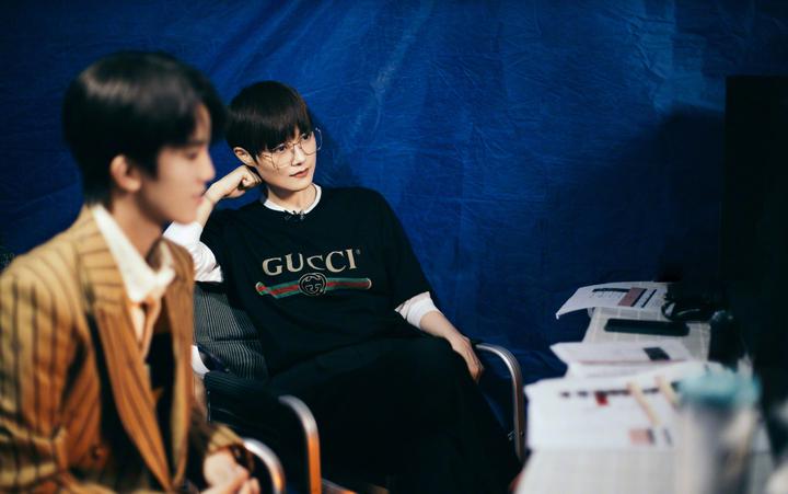 李宇春烫脚舞教学为什么会上热搜?大家如何评论的?