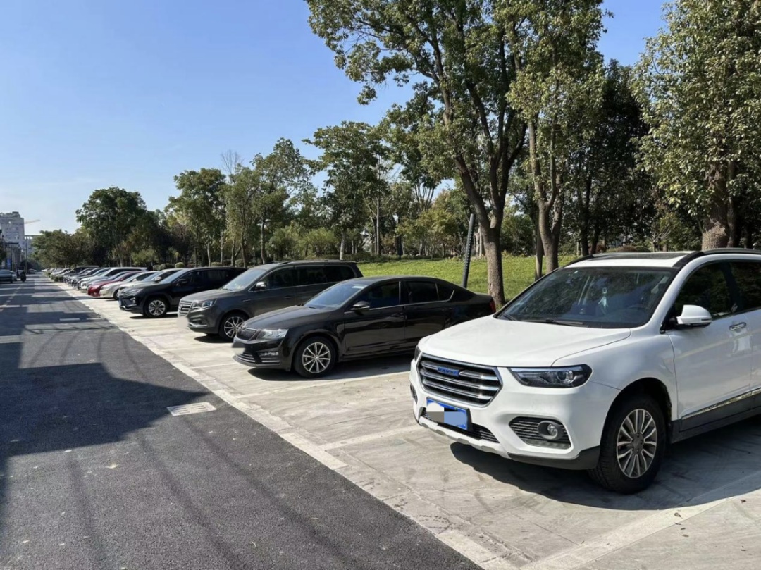 新添停车位40余个,松江这个小区停车不再难