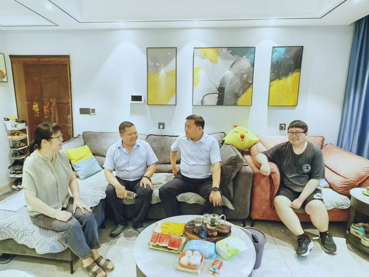 家访送清凉 关怀沁人心——武陟农商银行开展家访工作