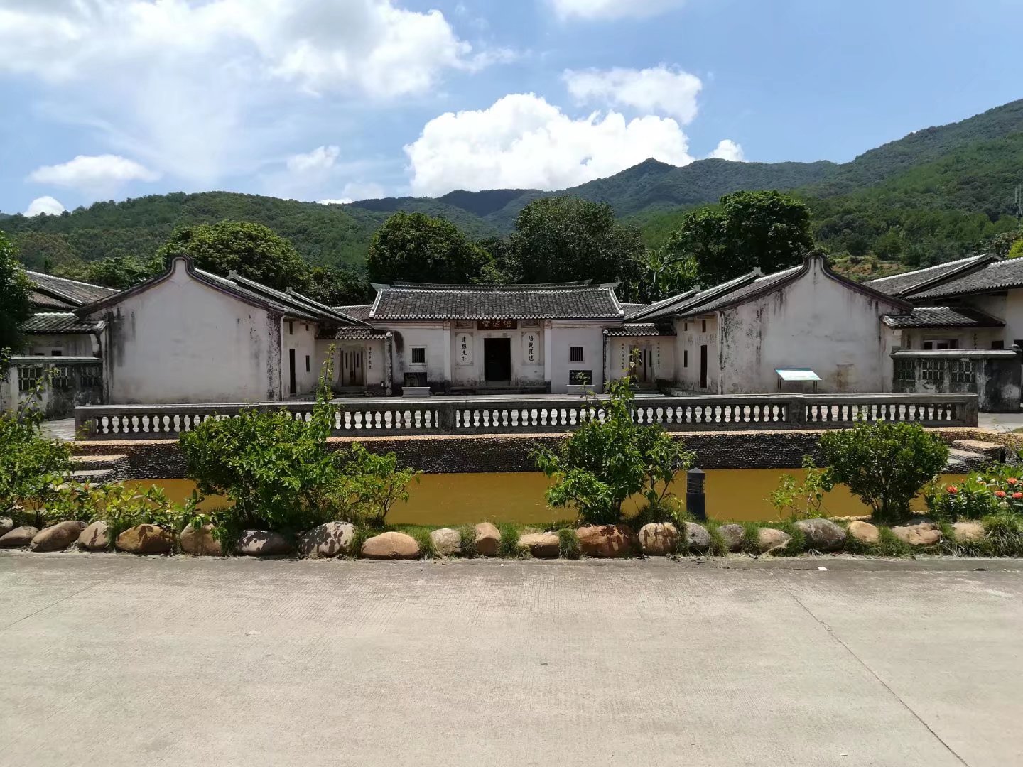 姚雨平:从参加革命到归心佛门